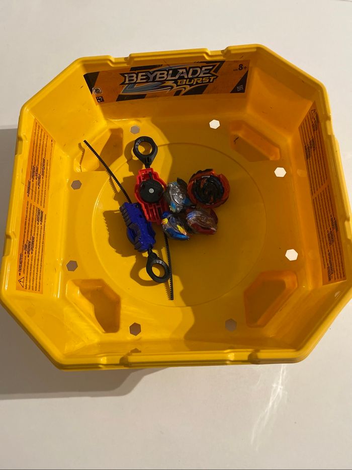 Arène Beyblade toupies et lanceurs