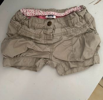 Short fille