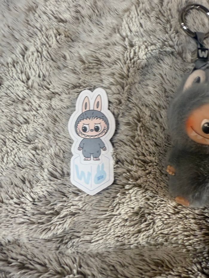 Labubu pin for love lettre W