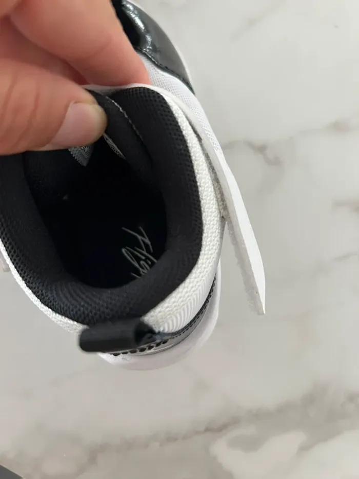 Basket Jordan taille 25 - photo numéro 6