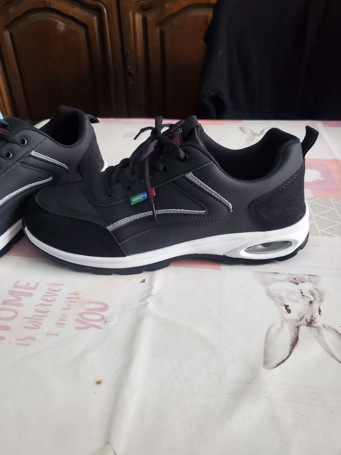 Chaussures neuves - photo numéro 2