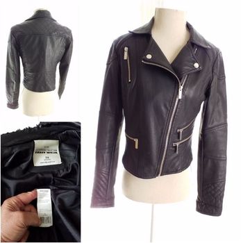 Blouson similicuir  bon état juste craquelé au niveau du col  taille S