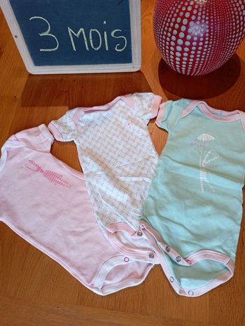 Lot de 3 bodies Orchestra taille 3 mois en très bon état