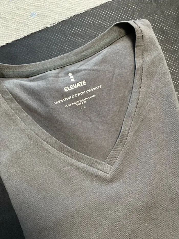 Tee-shirts col V cintré