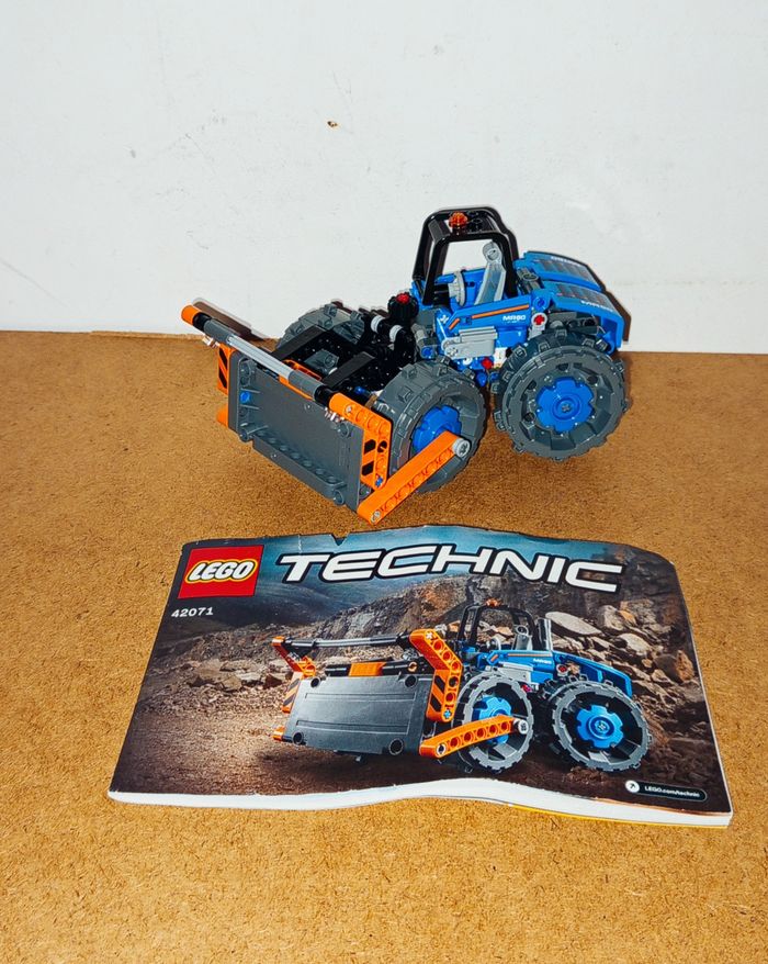 Lego Technic 42071 - Le Bulldozer - photo numéro 2