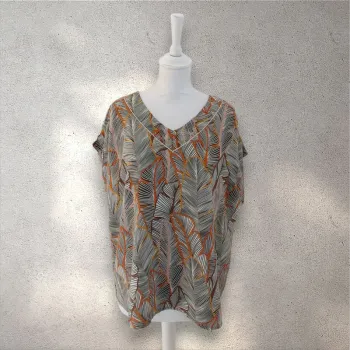 Blouse fluide imprimée manches courtes col v 46