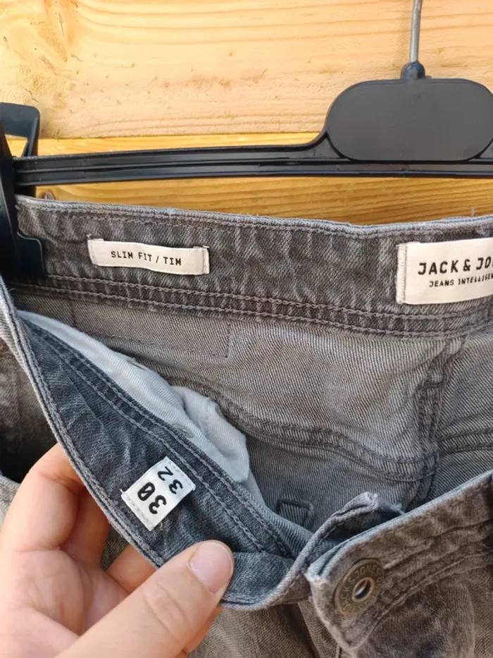 Jean boutons Jack& Jones taille 40 - photo numéro 3
