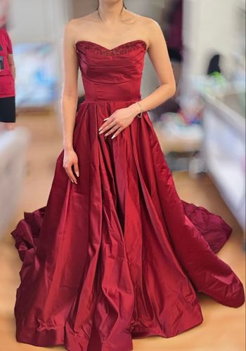 Robe de soirée rouge bordeaux bustier et manche en dentelle amovible