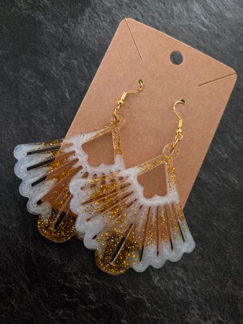 Boucles d'oreilles blanche et doree