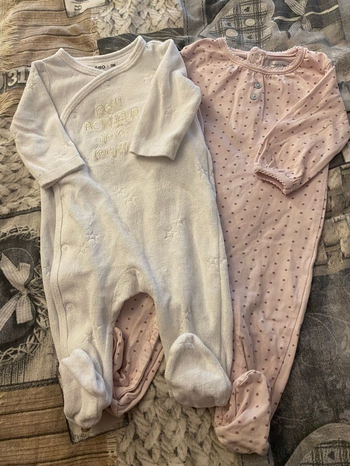 4 pyjama TBE 3 mois différente marque dont gemo bout chou - photo numéro 3