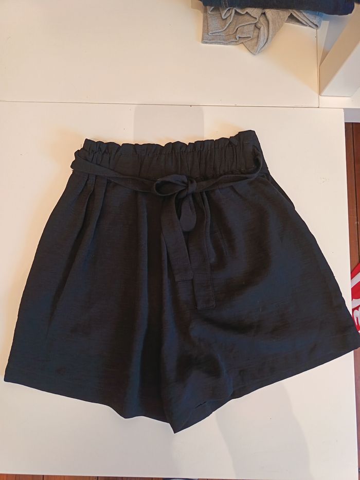 Short noir