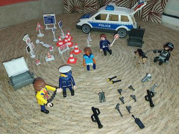 Policier playmobil