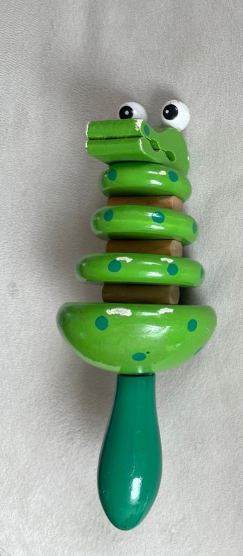 Jeux en bois hochet crocodile musical