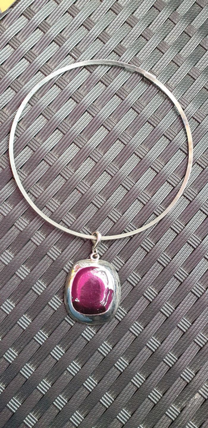 Collier violet