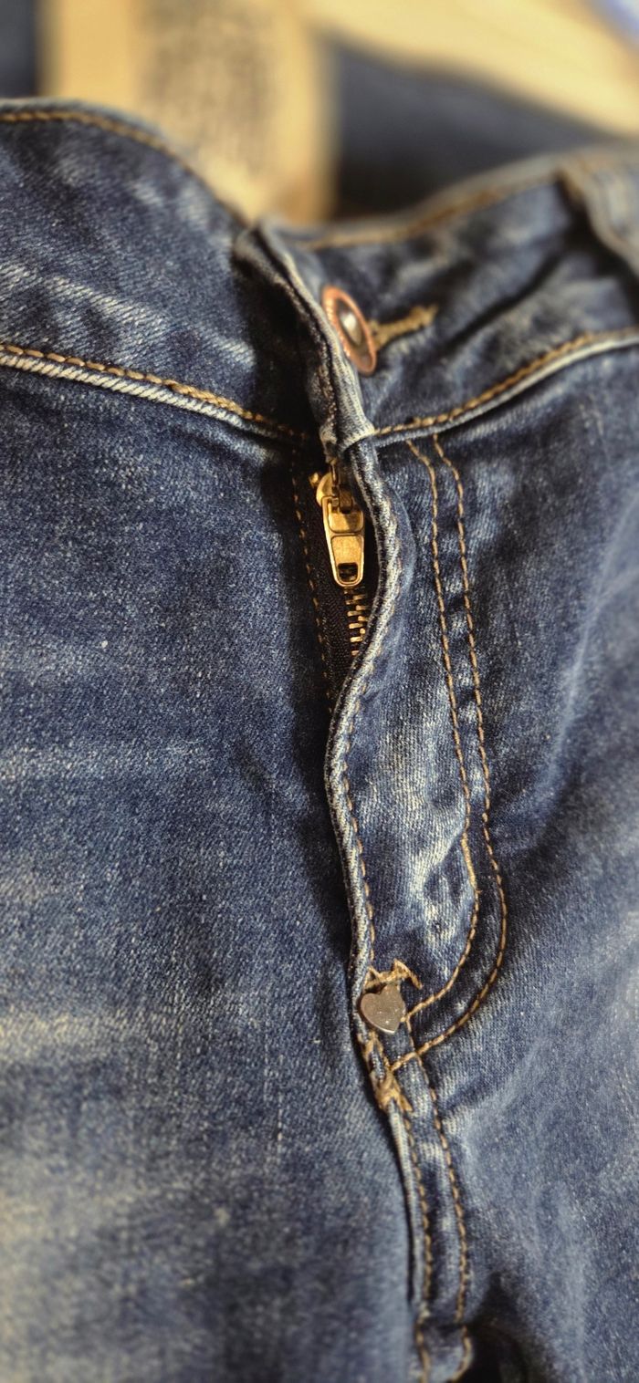 Jean Wiya Femme – Design italien 🇮🇹 – Slim effet usé & détails stylés – Taille M (38/40) - photo numéro 4