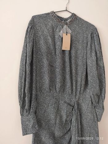 Vestido negro con topitos azules y blancos sin estrenar de Sfera