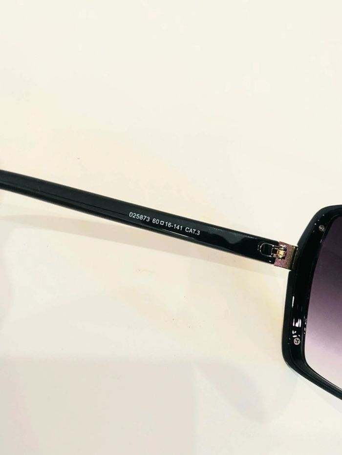 Lunette de soleil femme hexagonale noire et dorée verres dégradés UV protection catégorie 3 - photo numéro 5
