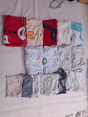 Lot pyjamas bodys 1 mois