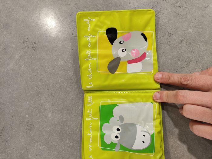 Lot de 4 livres plastifiés bébé – Thème animaux – Très bon état - photo numéro 7