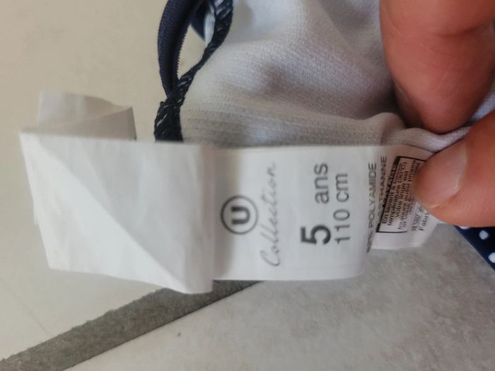 Superbe Maillot de bain 1 pièce marque U taille 5ans - photo numéro 3