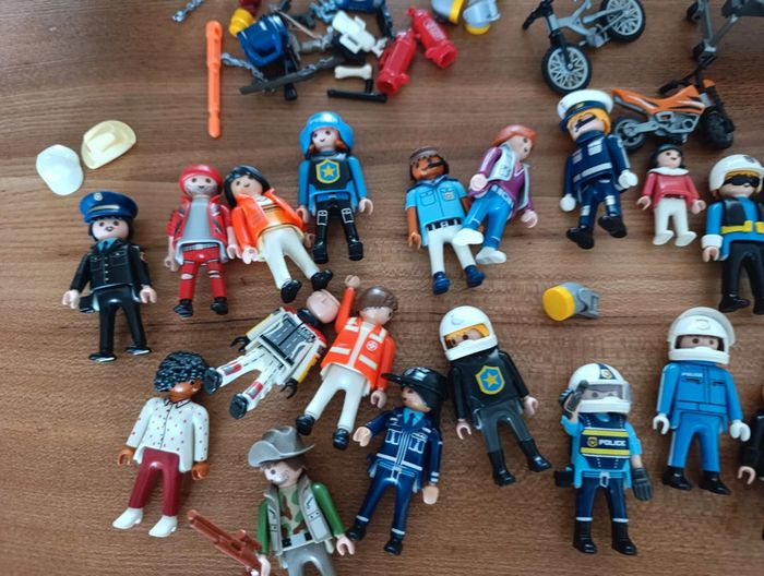 Lot Playmobil Policiers - photo numéro 2