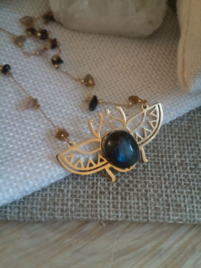 Collier scarabée pierre de labradorite