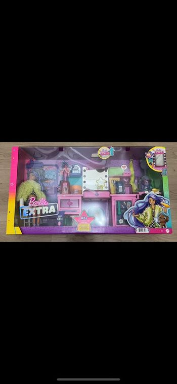 Coiffeuse Extra avec poupée mannequin Barbie