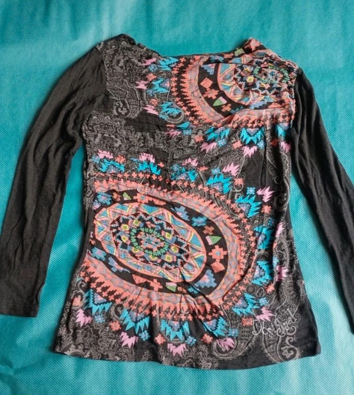 T-shirt manches longues Desigual taille S en bon état - photo numéro 2