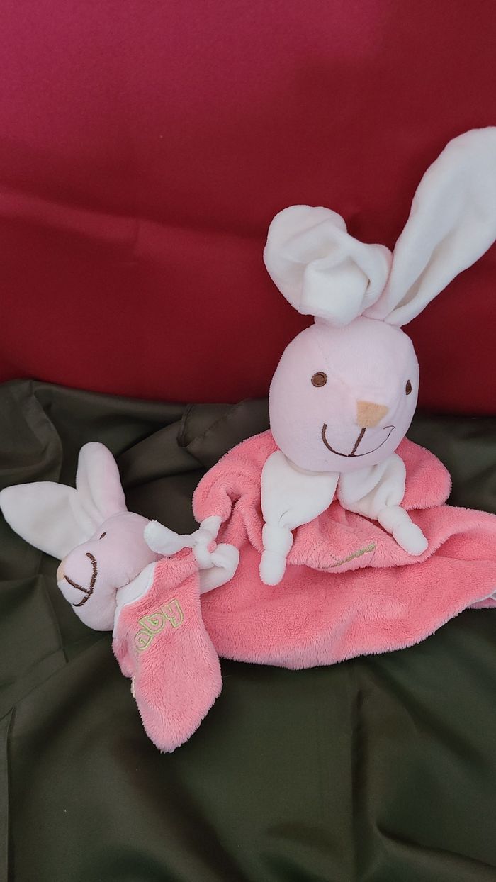 PLAYKIDS CMI Doudou marionnette lapin rose Landau lapinou et bebe