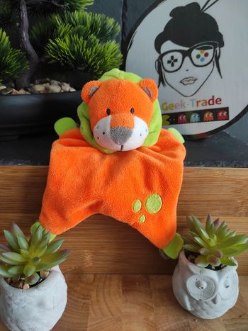 Doudou Knuffel Lion Orange Vert Fluo Système U Tout Petits#geektradedoudou
