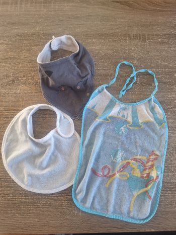 Lot différents bavoirs