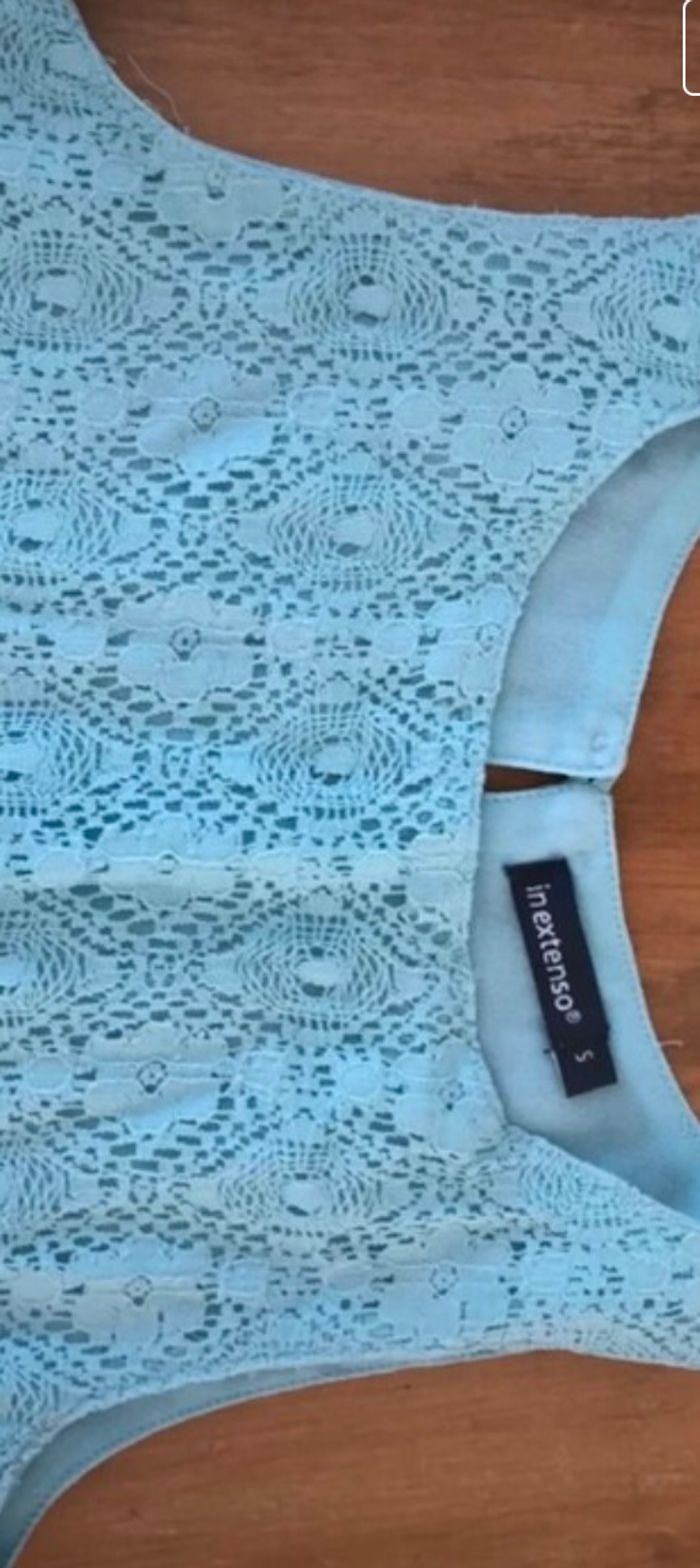 Tee shirt sans manche bleu turquoise à dentelles - photo numéro 3