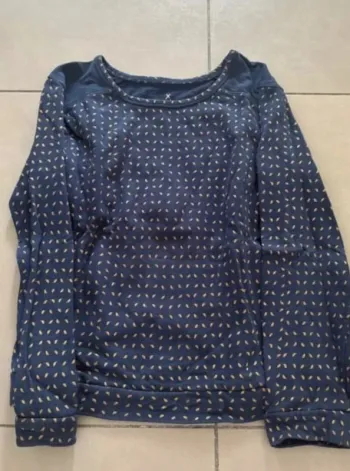 Pull bleu marine taille 10ans lililotte