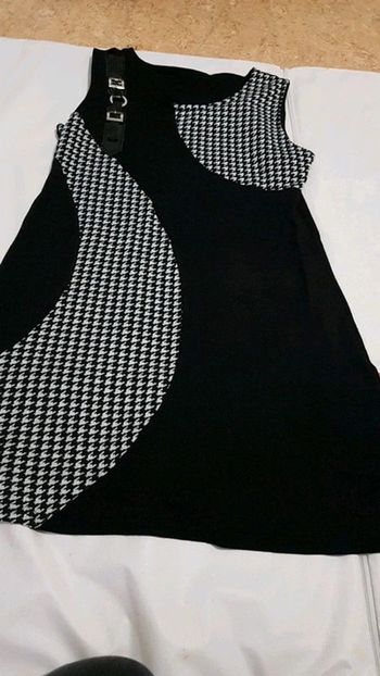 Robe classique noire et blanche