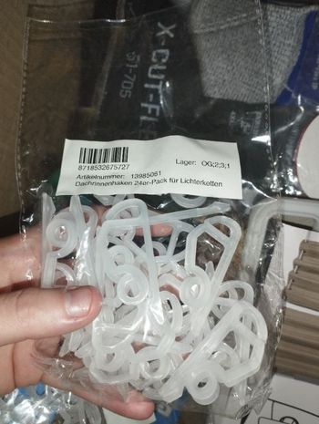 Accroche gouttière guirlande