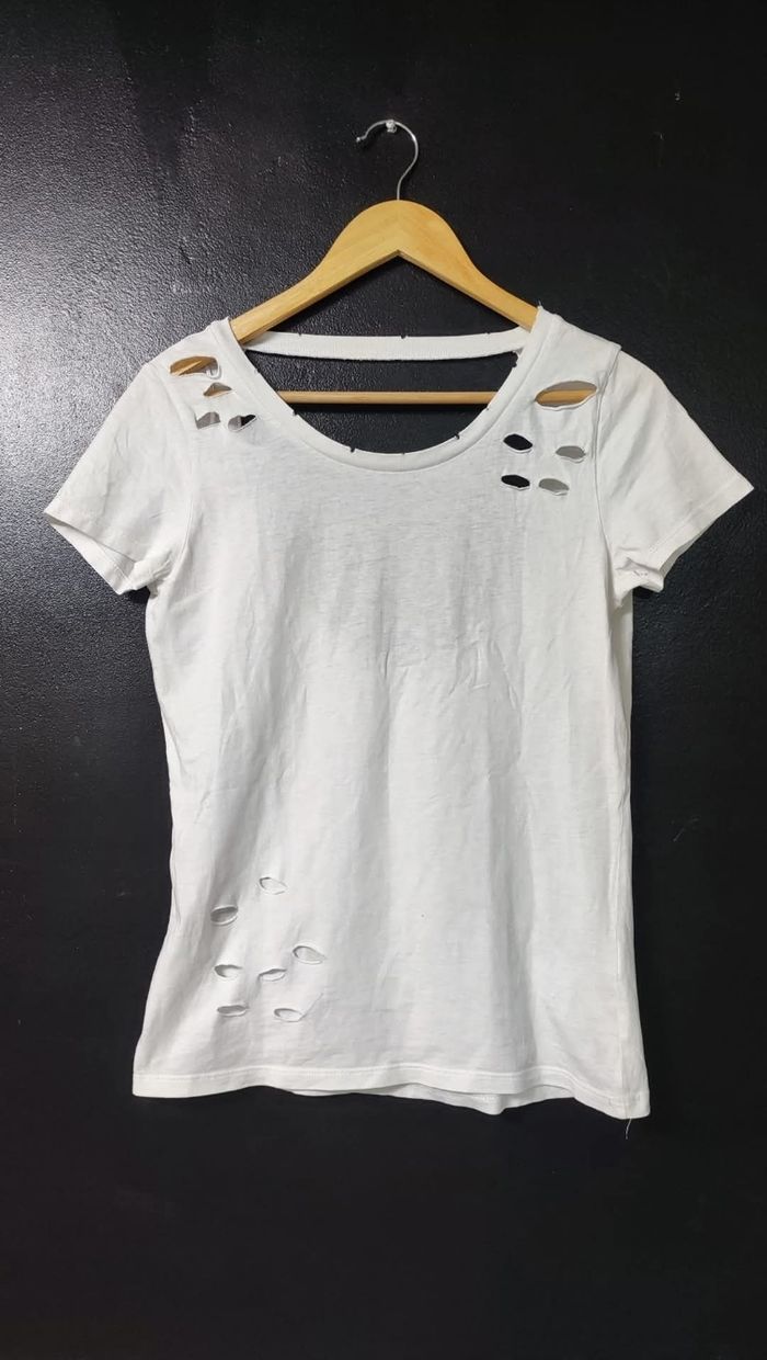 Magnifique tee-shirt craqué femme - photo numéro 2
