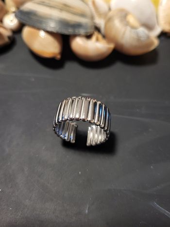 Bague acier inoxydable à larges rayures ouverte argentée