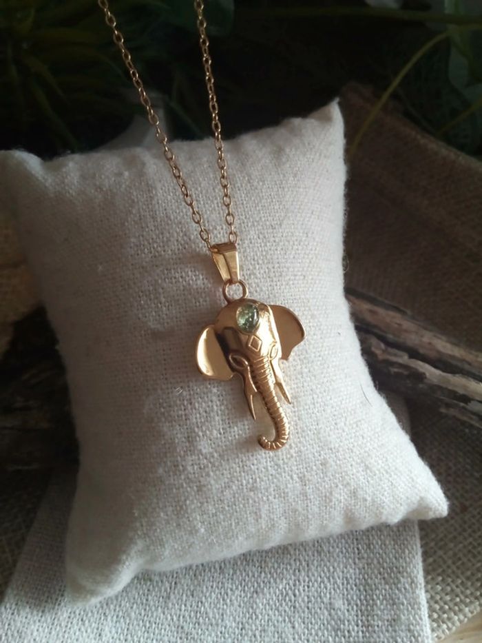 Collier pendentif tête d'éléphant d'Inde avec pierre de tourmaline