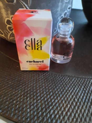 Miniature parfum Cacharel