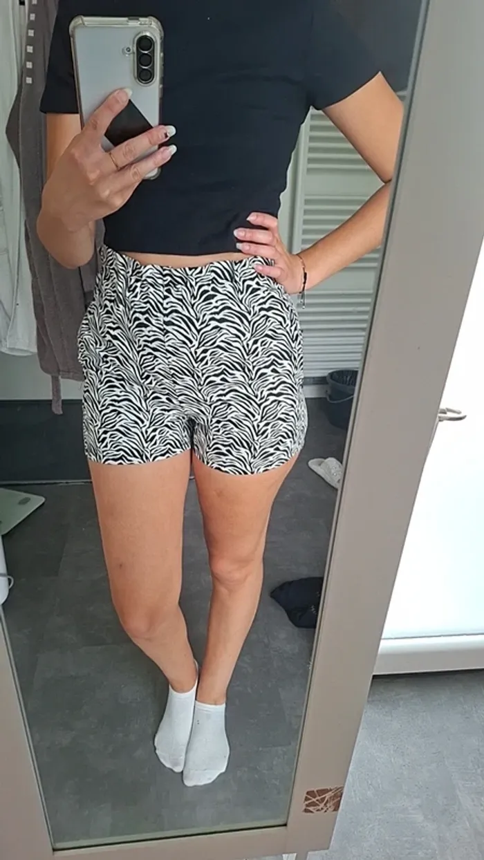 Short en tissu avec poches