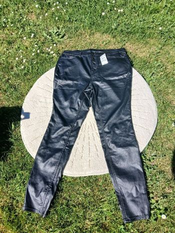 Pantalon enduit