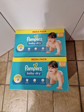 224 couches Pampers baby-dry taille 3