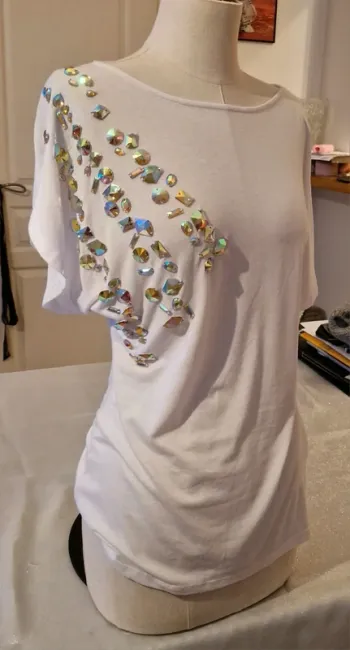 Magnifique T-shirt Morgan taille M blanc et bijoux cristaux