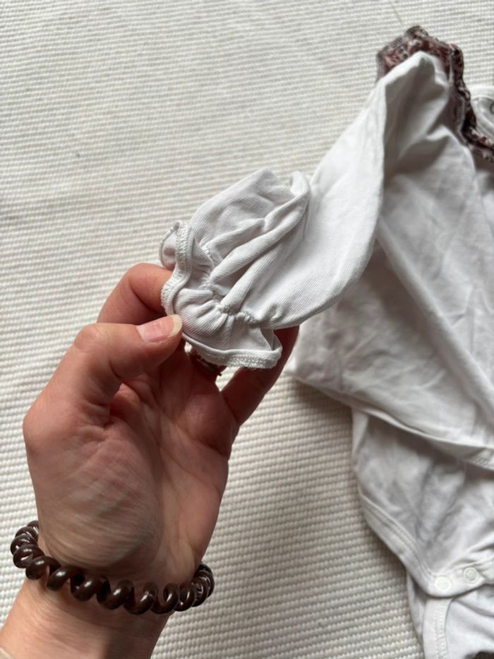 Lot de 2 bodys 9 mois Kiabi Vertbaudet tbe - photo numéro 5