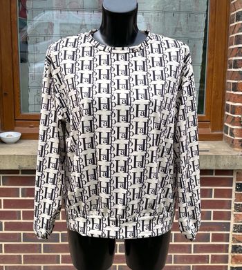 🤍 Sweatshirt Crème à Motif Monogramme Noir – Taille S (36)