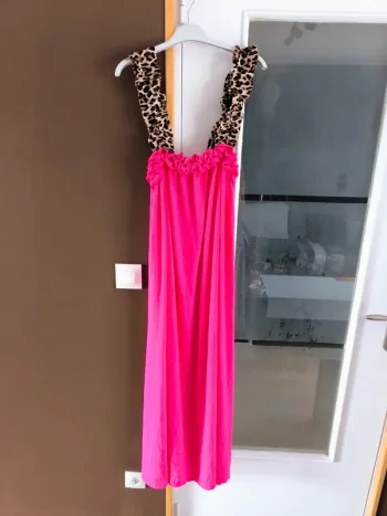 Robe longue rose fushia à bretelles léopard TU 36 à 46