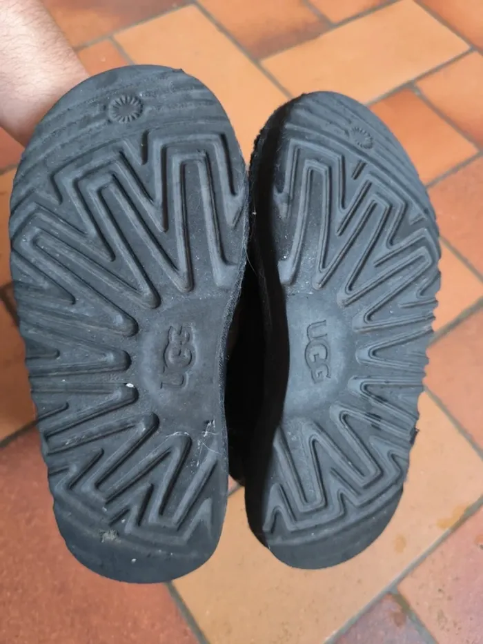 Bottine fourrée UGG pointure 30 - photo numéro 9