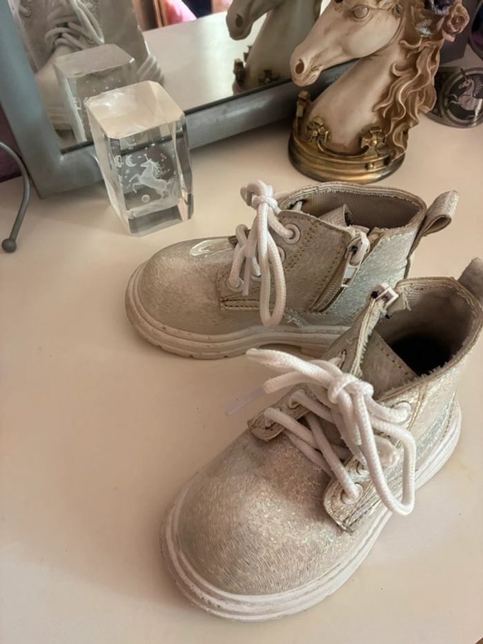 Bottes blanches à paillettes multicolores, taille 22, sans marque. - photo numéro 6