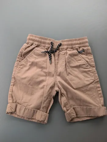Short beige garçon 5/6 ans NEUF