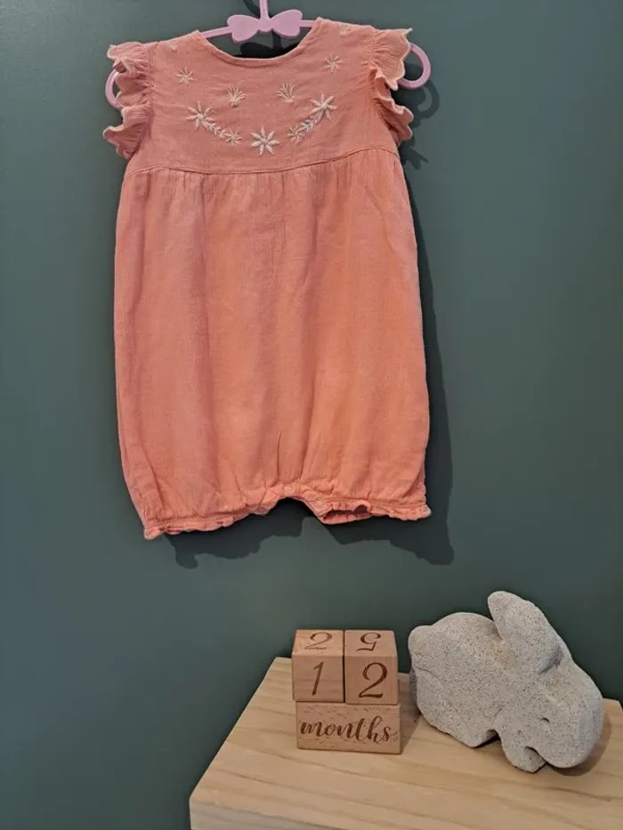 Barboteuse abricot avec broderie 12 mois